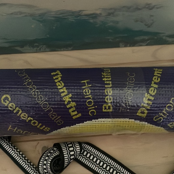 ARBONNE logo’d yoga mat with carrying strap NEW - Picture 4 of 6